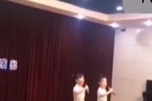 小朋友已经用舞蹈告诉大家谁是下赛季的NBA总冠军了